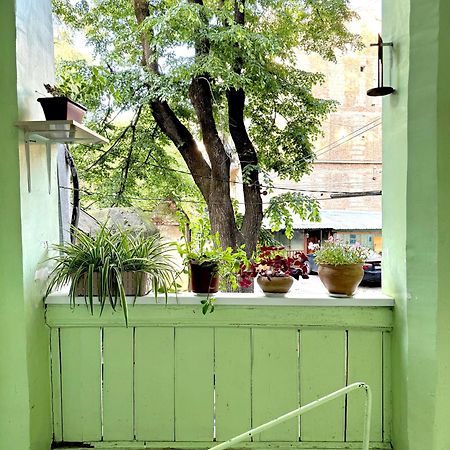 Authentic Old Tbilisi Apartment Екстериор снимка